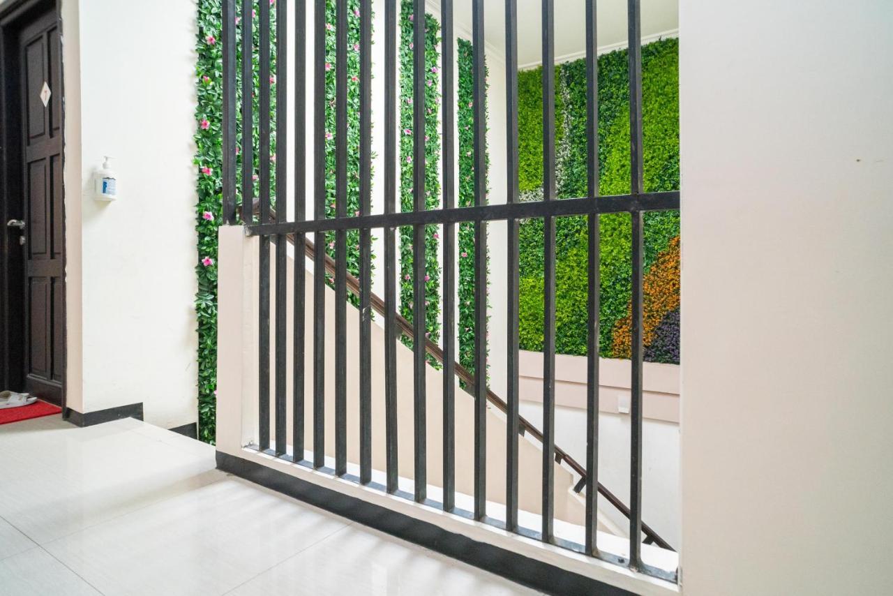 Reddoorz Syariah Near Marvel City Mall 2 Surabaia Exterior foto